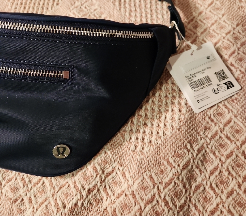 Lululemon City Essentials Belt Bag Crossbody 3L Navy Silver - Picture 2 of 7